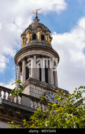 LONDRES, Royaume-Uni - 08 JUILLET 2018 : vue sur le clocher de l'église paroissiale de St Marylebone Banque D'Images