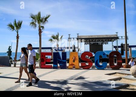 Lettres de différentes couleurs avec le mot Peñasco dans la destination touristique appelé Puerto Peñasco, Sonora, Mexique. malecon de la destination touristique Banque D'Images