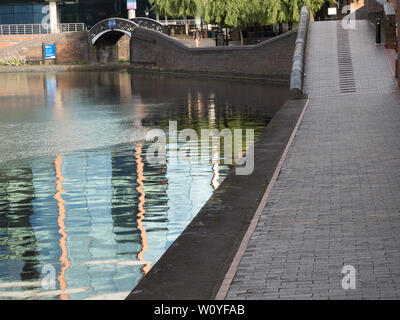 Canal de Worcester, Birmingham Broad st area Banque D'Images