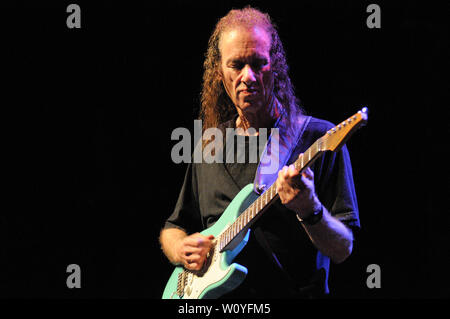 Le guitariste de jazz Scott Henderson Banque D'Images