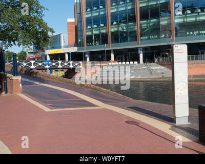 Canal de Worcester, Birmingham Broad st area Banque D'Images