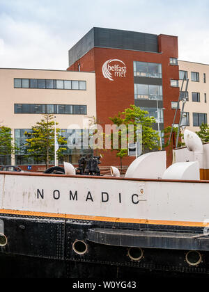 Belfast, en Irlande du Nord, ROYAUME UNI - 13 juin 2019 : SS NOmadic à Hamilton avec Dock Belfast a rencontré en arrière-plan Banque D'Images