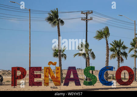 Lettres de différentes couleurs avec le mot Peñasco dans la destination touristique appelé Puerto Peñasco, Sonora, Mexique. laza ou malecon de l'desti Banque D'Images