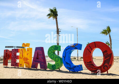 Lettres de différentes couleurs avec le mot Peñasco dans la destination touristique appelé Puerto Peñasco, Sonora, Mexique. laza ou malecon de l'desti Banque D'Images
