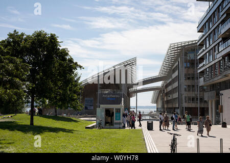 L'Astrup Fearnley Museum of Modern Art sur l'Strandpromenaden dans Tjuvholmen, Oslo, Norvège. L'architecte est Renzo Piano. Banque D'Images