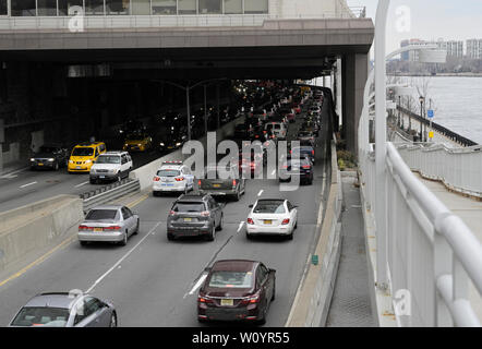 La FDR Drive traffic New York Banque D'Images