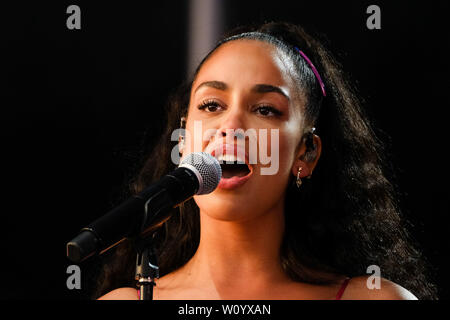 Jorja Smith joue sur la scène de l'Ouest à Holt Glastonbury Festival 2019 le vendredi 28 juin 2019 à Digne ferme, Pilton. . Photo par Julie Edwards. Banque D'Images