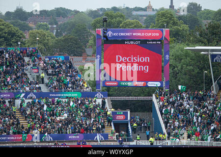 26 Juin, 2019 - Le Pakistan les partisans de passion soutenir leur équipe contre la Nouvelle-Zélande à Birminghan Edgebaston, pendant la Coupe du Monde de la CCI 2019 Banque D'Images