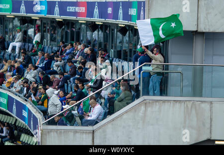 26 Juin, 2019 - Le Pakistan les partisans de passion soutenir leur équipe contre la Nouvelle-Zélande à Birminghan Edgebaston, pendant la Coupe du Monde de la CCI 2019 Banque D'Images