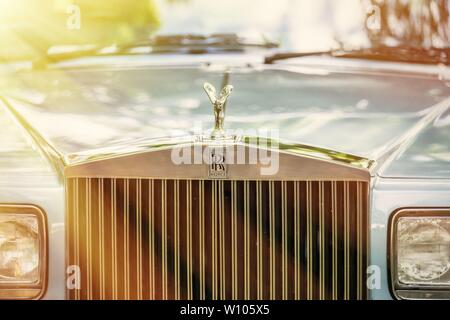 Bedford, Bedfordshire, Royaume-Uni 2 juin 2019 Fragment de Rolls-Royce. Rolls-Royce Motor Cars Limited est un fabricant d'automobiles de luxe britannique Banque D'Images