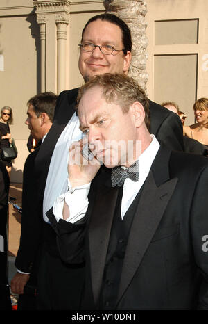 Penn & Teller en 2004 Creative Arts Primetime Emmy Awards - Arrivals tenue au Shrine Auditorium à Los Angeles, CA. L'événement a eu lieu le dimanche 12 septembre 2004. Photo par : SBM / PictureLux - Tous droits réservés - N° de référence du fichier SBMPLX 33790-6760 Banque D'Images