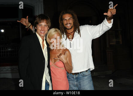 'Côte-Nord' Cast - Jay Kenneth Johnson, Nikki De Loach & Jason Momoa à l'été 2004 Partyat All-Star TCA Fox Fox Studios à Los Angeles, CA. L'événement a eu lieu le mardi 13 juillet, 2004. Photo par : SBM / PictureLux - Tous droits réservés - N° de référence du fichier SBMPLX 33790-6689 Banque D'Images