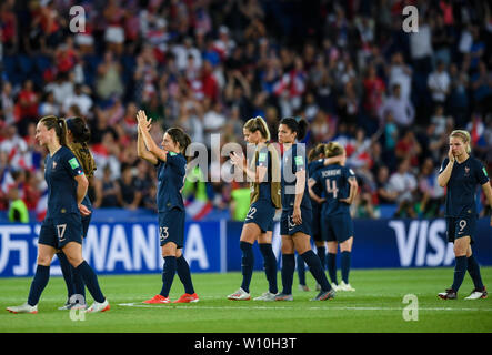 Paris, France. 28 Juin, 2019. Dvd de la France réagir après le match quart de finale entre la France et les Etats-Unis à la 2019 Coupe du Monde féminine de la fifa au Parc des Princes à Paris, France, le 28 juin 2019. Les États-Unis ont gagné 2-1. Credit : Mao Siqian/Xinhua/Alamy Live News Banque D'Images