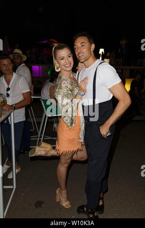 Paris, France. 27 Juin, 2019. Katrina Patchett et Maxime Dereymez (Danse avec les Stars) assister à la 7e "Trophée de la Pétanque gastronomique'. Banque D'Images