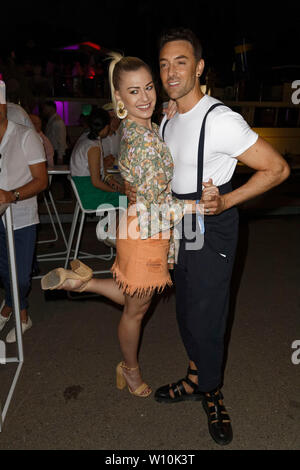 Paris, France. 27 Juin, 2019. Katrina Patchett et Maxime Dereymez (Danse avec les Stars) assister à la 7e "Trophée de la Pétanque gastronomique'. Banque D'Images