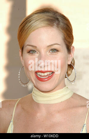 Christina Applegate au 2004 Creative Arts Primetime Emmy Awards - Arrivals tenue au Shrine Auditorium à Los Angeles, CA. L'événement a eu lieu le dimanche 12 septembre 2004. Photo par : SBM / PictureLux - Tous droits réservés - N° de référence du fichier SBMPLX 33790-5280 Banque D'Images