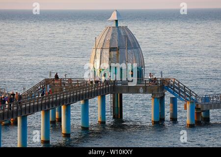 Scaphandre au pont de la mer Baltique de Sellin, station balnéaire l'île de Rugen, Sellin, Mecklembourg-Poméranie-Occidentale, Allemagne Banque D'Images