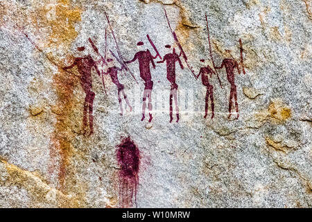 Chasse-cueillette rock art peintures dans Chinhamapare Vumba Hill au sein de Montagnes de Manica, Mozambique Banque D'Images