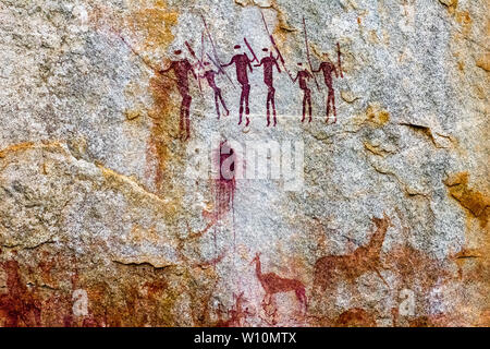 Chasse-cueillette rock art peintures dans Chinhamapare Vumba Hill au sein de Montagnes de Manica, Mozambique Banque D'Images