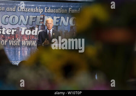 Chicago, Illinois, USA. 28 Juin, 2019. Le vice-président Joe Biden parle à une foule à la Coalition Arc-en-ciel pousser à Chicago. Le 28 juin 2019. Credit : Rick Majewski/ZUMA/Alamy Fil Live News Banque D'Images