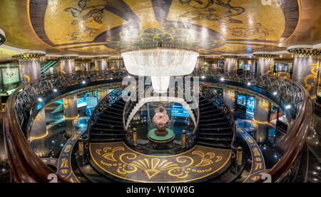 Macao, Chine - 05 mai 2018 : grand luxe moderne Architecture intérieur le hall hall à Lisboa Hotel Banque D'Images