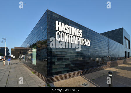 Le Hastings Contemporary Art Gallery, Vieille Ville, Hastings, East Sussex, England, UK Banque D'Images