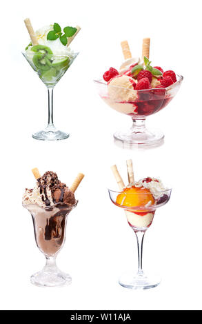 Collection / Jeu de quatre différents ice cream sundae. Véritable crème glacée comestibles - aucun ingrédient artificiel utilisé Banque D'Images