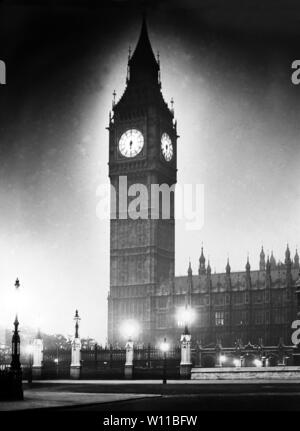 Chambres du Parlement dans la nuit,Londres, début des années 1900 Banque D'Images