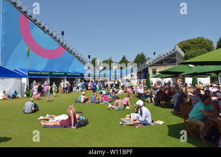 Eastbourne, Royaume-Uni. 29 juin 2019. Temps parfait pour regarder le tennis, si peut-être un peu chaud pour jouer - à Nature Valley International tennis dans le Devonshire Park. Banque D'Images
