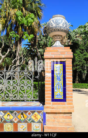 Le beau parc, le Paseo del Parque, le long du port, dans la ville de Malaga, Espagne, Europe Banque D'Images