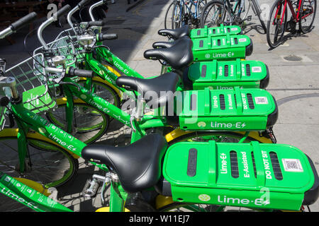 Vélo électrique E-lime hire scheme dans le centre de Londres Banque D'Images