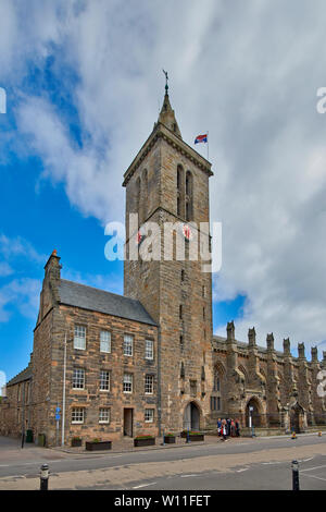 L'UNIVERSITÉ DE ST ANDREWS FIFE ECOSSE ST SALVATORS CLOCHER DE L'ÉGLISE DANS LA RUE DU NORD Banque D'Images