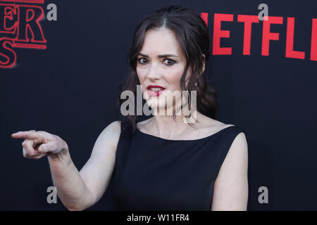 SANTA MONICA, LOS ANGELES, CALIFORNIE, USA - Le 28 juin : Winona Ryder actrice arrive à la première mondiale de la 'Stranger Netflix choses' Saison 3 tenue à Santa Monica High School le 28 juin 2019 à Santa Monica, Los Angeles, Californie, États-Unis. (Photo par Xavier Collin/Image Press Office) Banque D'Images