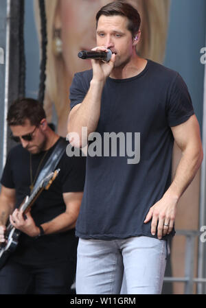 New Yokr, NY, USA. 28 Juin, 2019. Walker Hayes effectue à FOX & Friends All-American Série de concerts d'été à New York le 28 juin 2019. Credit : Rw/media/Alamy Punch Live News Banque D'Images