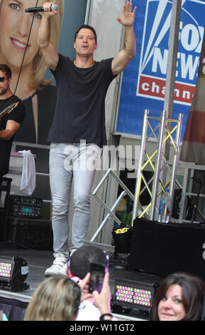 New Yokr, NY, USA. 28 Juin, 2019. Walker Hayes effectue à FOX & Friends All-American Série de concerts d'été à New York le 28 juin 2019. Credit : Rw/media/Alamy Punch Live News Banque D'Images