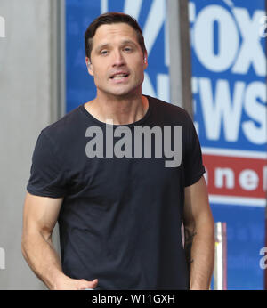 New Yokr, NY, USA. 28 Juin, 2019. Walker Hayes effectue à FOX & Friends All-American Série de concerts d'été à New York le 28 juin 2019. Credit : Rw/media/Alamy Punch Live News Banque D'Images