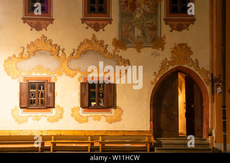 Plein air sur Tenement House dans la nuit - de la ville de Bardejov Slovaquie de l'Est Banque D'Images