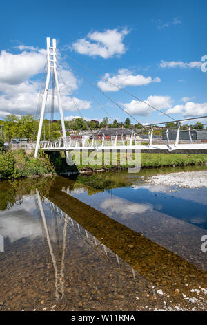 Passerelle au-dessus de la rivière Teviot, Hawick, Écosse Banque D'Images