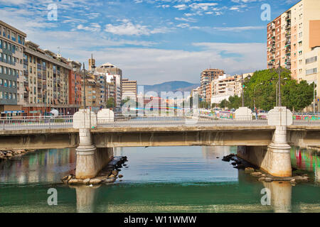 Malaga, Spain-May 16, 2019 : les rues de Malaga, près de la rivière Guadalmedina et vieux centre-ville Banque D'Images