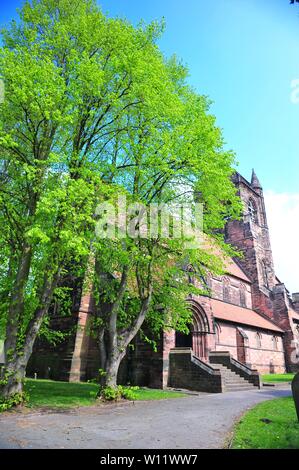 Images de Bootle bâtiments. L'hôtel de ville,l'Église du Christ et la triade des capacités Plus St Chads Kirkby et l'Église l'église paroissiale de Huyton Huyton. Banque D'Images