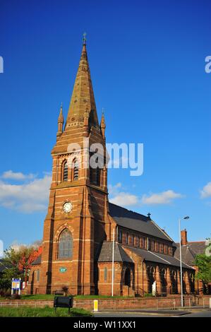 Images de Bootle bâtiments. L'hôtel de ville,l'Église du Christ et la triade des capacités Plus St Chads Kirkby et l'Église l'église paroissiale de Huyton Huyton. Banque D'Images