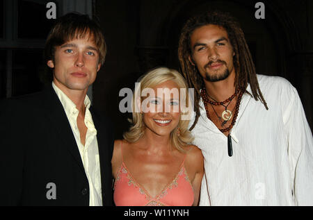 'Côte-Nord' Cast - Jay Kenneth Johnson, Nikki De Loach & Jason Momoa à l'été 2004 Partyat All-Star TCA Fox Fox Studios à Los Angeles, CA. L'événement a eu lieu le mardi 13 juillet, 2004. Photo par : SBM / PictureLux - Tous droits réservés - N° de référence du fichier SBMPLX 33790-6687 Banque D'Images
