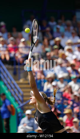 Le Devonshire Park, Eastbourne, Royaume-Uni. 29 Juin, 2019. Tournoi International de Tennis Nature Valley ; Angelique Kerber (GER) sert à Karolina Pliskova (CZE) Credit : Action Plus Sport/Alamy Live News Banque D'Images