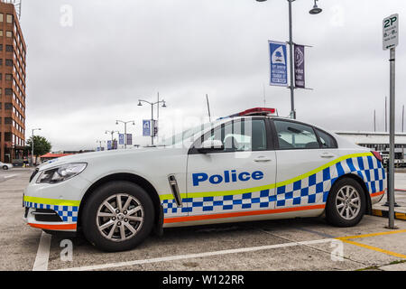 Constitution dock, Hobart, Australie - 12 décembre 2019 : la police de Tasmanie voiture garée dans la rue près de Hobart CBD Banque D'Images