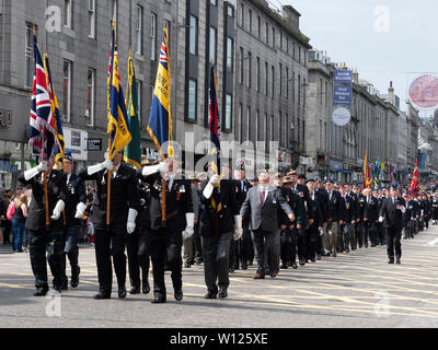 Aberdeen, Écosse - Juin 29th, 2019 : le personnel militaire, les anciens combattants et les cadets défilant sur Union Street, Aberdeen, pour marquer la Journée nationale des Forces armées du Royaume-Uni. Banque D'Images