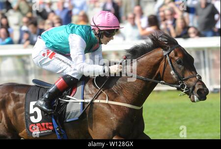 De Symons et Colin Keane gagnez le GAIN Enjeux ferroviaires au cours de la deuxième journée de la Dubai Duty Free Derby irlandais Festival au Curragh Hippodrome, comté de Kildare. Banque D'Images