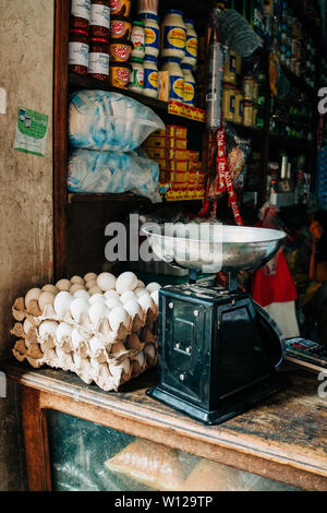 Échoppe de marché à Dakar, Sénégal Banque D'Images