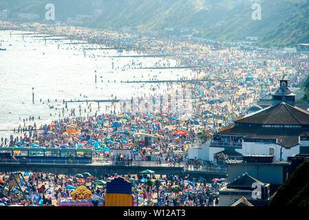 Bournemouth, Dorset, UK. 29 juin 2019 Les foules affluent à la plage de Bournemouth sur la journée la plus chaude de l'année. John Beasley/Alamy Crédit Banque D'Images