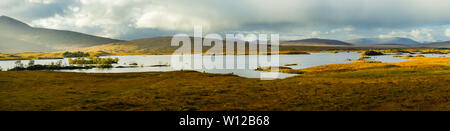 Lochan Na H-Achlaise et Rannoch Moor dans Glen Coe Banque D'Images