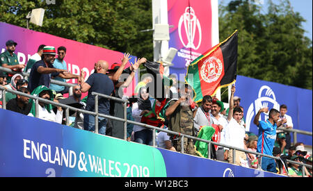 Afghanistan fans dans les peuplements de démontrer leur appui au cours de l'ICC Cricket World Cup Match au stade Headingley, Leeds. Banque D'Images